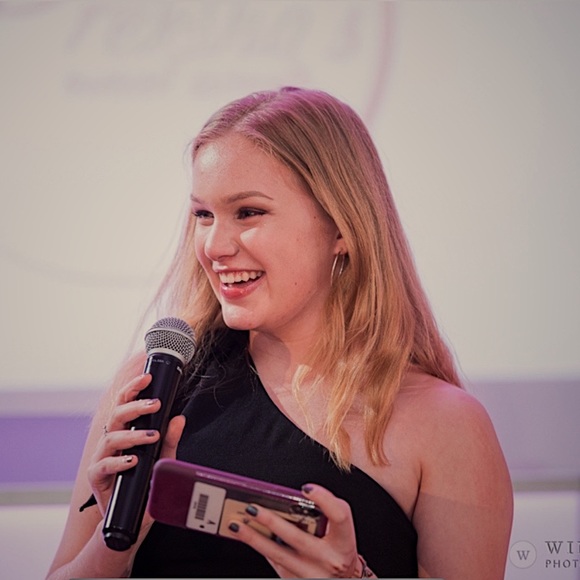 Meet your Posher, Aletheia - Picture 3 of 4